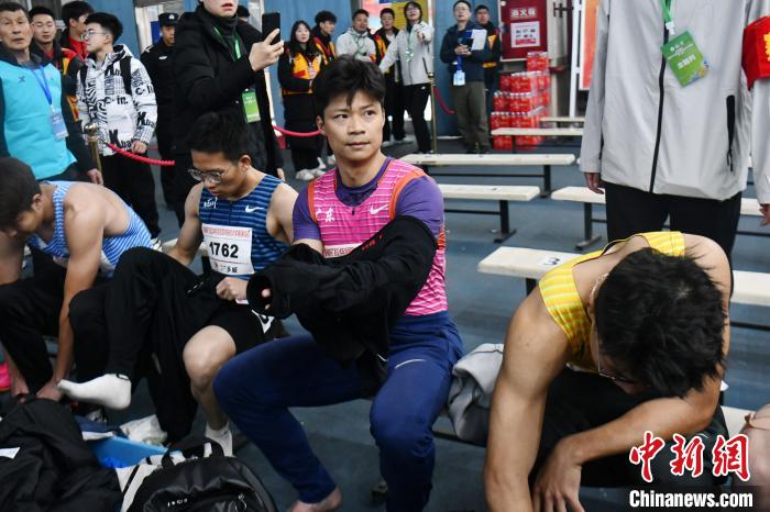 成都复出首战6.70秒晋级决赛，苏炳添重返赛场再