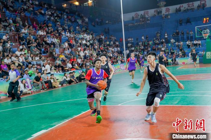 中美篮球友谊赛点燃贵州