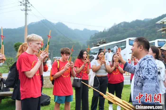 中美篮球友谊赛点燃贵州台江热情