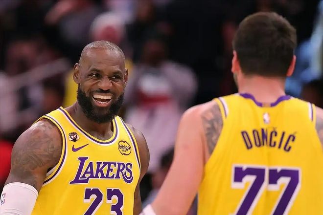 湖人双星狂飙掀翻热火 奇迹八连胜锁定西部前三