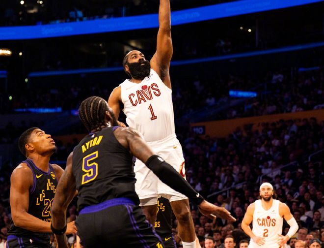 湖人14分大胜骑士 东契奇单场42分助球队四连胜