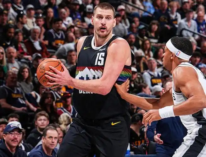 掘金加时险胜马刺 西部排名格局彻底改写